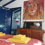 Sondela Self Catering Шале *
