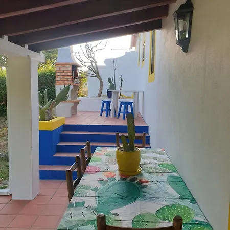 Sondela Self Catering Шале Сан-Мартинью-ду-Порту
